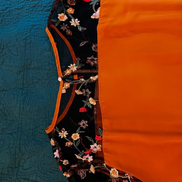 Beautiful Embroidered Floral on Lace, Gold Bodice, Tie-back Sleeves - Picture 2 of 2